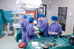 Không để xảy ra tình trạng thiếu hụt hoặc đứt gãy cung ứng thiết bị y tế phục vụ công tác khám chữa bệnh. (Ảnh: PV/Vietnam+)