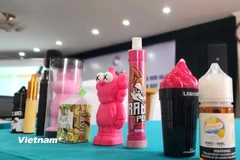 Các loại thuốc lá thế hệ mới "núp bóng" hình ảnh đồ chơi, mỹ phẩm. (Ảnh: PV/Vietnam+)