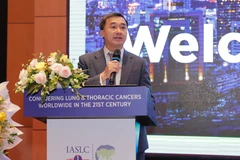 Thứ trưởng Bộ Y tế Trần Văn Thuấn phát biểu chỉ đạo tại Hội nghị. (Ảnh: PV/Vietnam+)