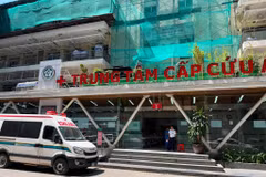 Trung tâm Cấp cứu A9 (Bệnh viện Bạch Mai) tiếp nhận nhiều trường hợp nhập viện cấp cứu liên quan đến nắng nóng. (Ảnh: PV/Vietnam+)