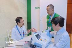 Các bác sỹ, điều dưỡng đều sẵn sàng trong mọi tình huống. (Ảnh: Vũ Kiểm/Vietnam+)