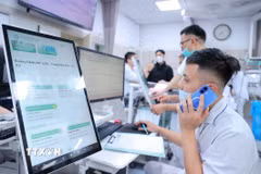 Bộ Y tế cũng thực hiện đơn giản hóa giấy tờ công dân đối với 73 thủ tục hành chính. (Ảnh: TTXVN)