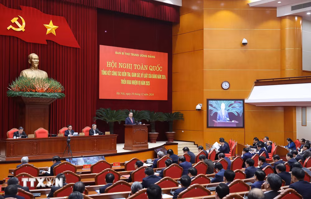 ttxvn-1912-tong-bi-thu-kiem-tra-giam-sat-dang-3.jpg