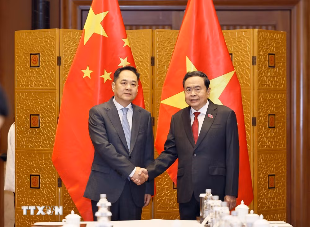 ttxvn_1210-chu-tich-quoc-hoi-tiep-nhan-sy-huu-nghi-trung-quoc-6.jpg