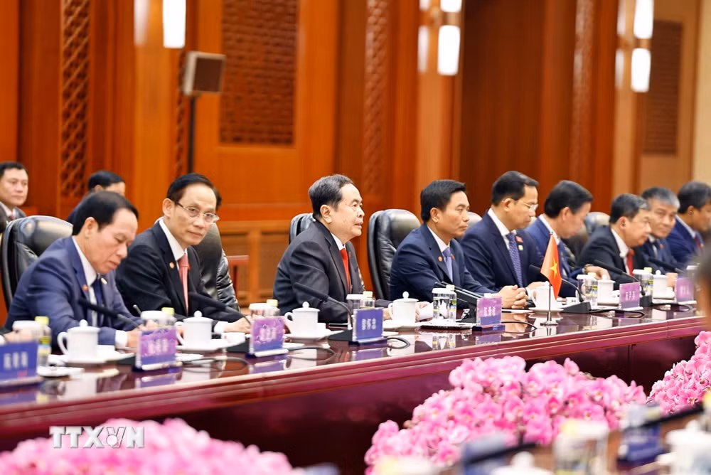 ttxvn_1210-chu-tich-quoc-hoi-tiep-uy-vien-truong-nhan-dai-toan-quoc-trung-quoc-trieu-lac-te-11.jpg