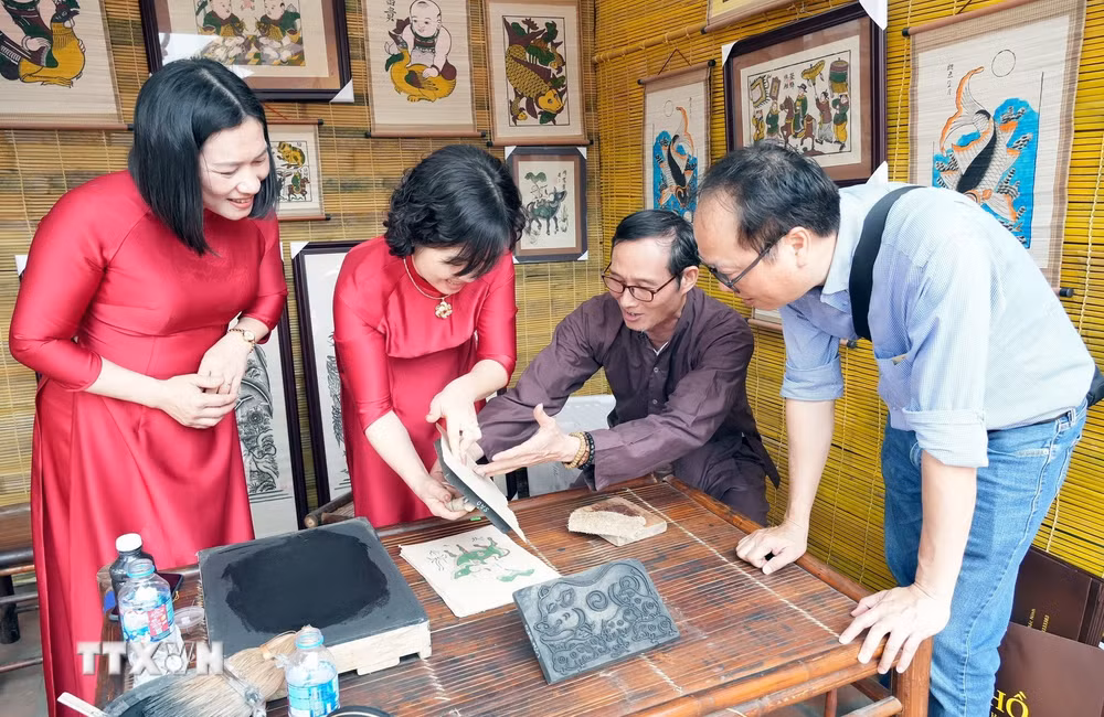ttxvn-1804-tranh-dan-gian-dong-ho.jpg