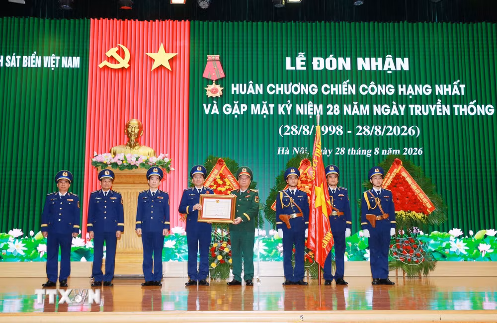 ttxvn-2808-canh-sat-bien-3.jpg