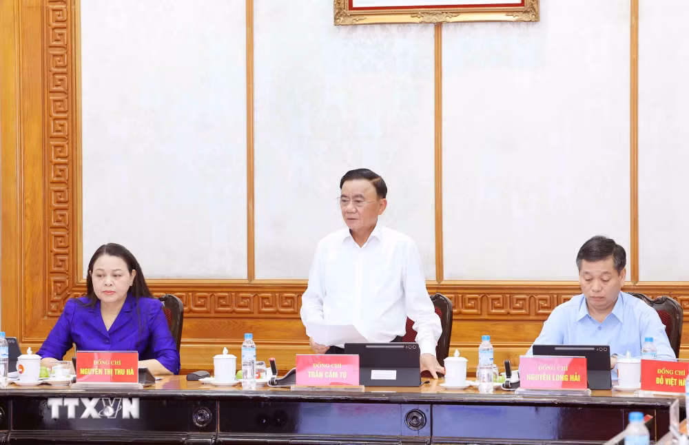 ttxvn_2309-thuong-truc-ban-bi-thu-chu-tri-hop-ve-he-thong-quan-ly-cong-viec-danh-gia-can-bo-tren-moi-truong-so-10.jpg