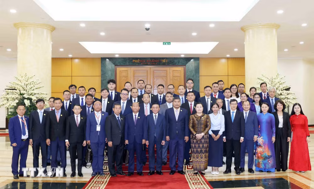 ttxvn_2610-thuong-truc-ban-bi-thu-tiep-doan-can-bo-lanh-dao-tre-dang-nhan-dan-campuchia-cpp-5.jpg