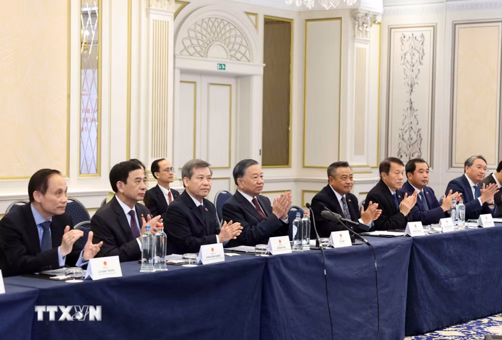 ttxvn_2410-tong-bi-thu-chu-tich-nuoc-to-lam-gap-go-chuyen-gia-tri-thuc-nguoi-viet-nam-tai-bi-va-luxembourg-6.jpg