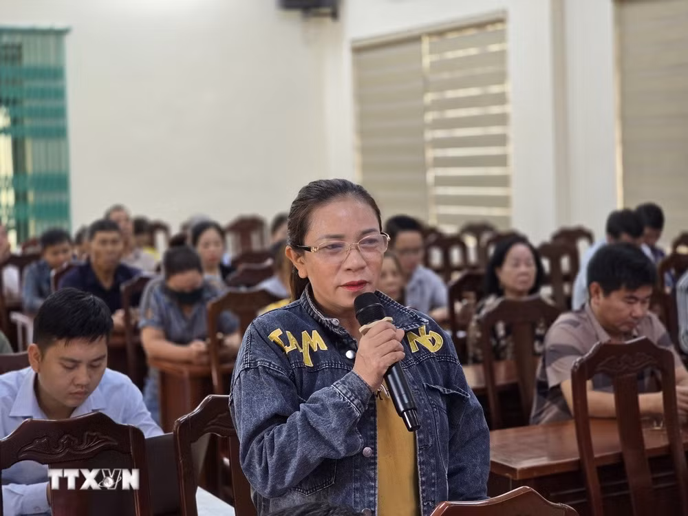 ttxvn-3110-dang-vien-gop-y.jpg