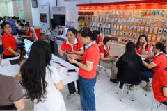 Viettel tăng cường nhân lực tối đa phục vụ người dân xác thực thông tin thuê bao. (Ảnh: Viettel Telecom)
