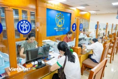 Trong ngày 20/6, tại trụ sở Ủy ban Nhân dân quận Hoàn Kiếm sắp tới là Ủy ban Nhân dân phường Hoàn Kiếm, các cán bộ đã chủ động thử nghiệm hoạt động theo mô hình mới. (Ảnh: Minh Sơn/Vietnam+)