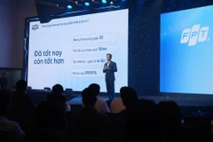 Ông Hoàng Việt Anh - Chủ tịch FPT Telecom chính thức công bố giải pháp SpeedX tích hợp công nghệ truyền dẫn và kết nối không dây thế hệ mới XGS-PON và Wifi 7. (Ảnh: FPT)