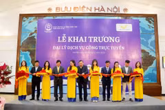 Lễ khai trương thí điểm Đại lý Dịch vụ công tại Bưu điện Trung tâm Hoàn Kiếm. (Ảnh: PV/Vietnam+)