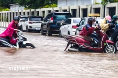Hoàn lưu bão số 11 gây ngập nhiều tuyến phố của Hà Nội. (Ảnh: Hoài Nam/Vietnam+)