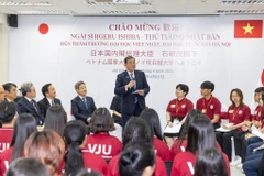 Thủ tướng Nhật Bản Shigeru Ishibaz giao lưu với sinh viên Đại học Việt Nhật 