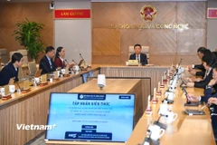 Sáng 1/12, Bộ Khoa học và Công nghệ chính thức triển khai Khóa tập huấn trực tuyến trên nền tảng MOOC dành cho đội ngũ cán bộ, công chức, viên chức cấp xã trên toàn quốc. (Ảnh: Minh Sơn/Vietnam+)