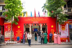 Di tích đình Kim Ngân (42 - 44 Hàng Bạc) - biểu tượng của phường nghề kim hoàn Thăng Long xưa - là điểm bỏ phiếu số 15 của các tổ dân phố Hàng Bạc số 1, số 2 và số 5. (Ảnh: Minh Sơn/Vietnam+)