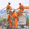 Công nhân Tổng Công ty Điện lực Miền Trung kiểm tra, sửa chữa hệ thống điện đảm bảo vận hành an toàn và đáp ứng điện cho khách hàng. (Ảnh: TTXVN phát)
