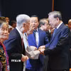 Tổng Bí thư Tô Lâm với người có công, nhân chứng lịch sử tiêu biểu. (Ảnh: Thống Nhất/TTXVN)