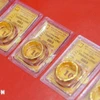 Tại Công ty Bảo Tín Minh Châu, vàng nhẫn sáng ngày 17/10 tiếp tục tăng cao, giao dịch từ 153,6-156,6 triệu đồng/lượng (mua vào/bán ra).(Ảnh: TTXVN)