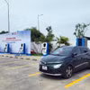Trạm sạc xe điện đặt tại cửa hàng xăng dầu PVOIL. (Ảnh nguồn: VinFast)