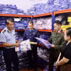 Đoàn kiểm tra làm việc với đại diện cơ sở kinh doanh. (Ảnh: Cục Quản lý và Phát triển thị trường trong nước)