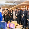 Lãnh đạo FAO toàn cầu và lãnh đạo các Bộ Nông nghiệp châu Phi, châu Á thăm gian hàng triển lãm OCOP tại Diễn đàn cấp cao liên khu vực. (Ảnh: CTV/Vietnam+)