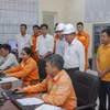 Các cán bộ EVN đóng điện thành công dự án Đường dây 500 kV Lào Cai-Vĩnh Yên. (Nguồn: EVN)