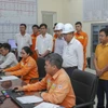 Các cán bộ EVN đóng điện thành công dự án Đường dây 500 kV Lào Cai-Vĩnh Yên. (Nguồn: EVN)