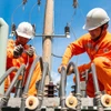 Nhân viên EVN bảo dưỡng các thiết bị điện. (Ảnh: EVN)