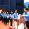 Các đại biểu bỏ phiếu bầu Ban Chấp hành Tổng Liên đoàn khóa XIV. (Ảnh: PV/Vietnam+)