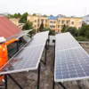 Trong các thời gian cao điểm nắng nóng, nguồn điện mặt trời đóng góp từ 8-10% tổng công suất huy động của hệ thống. (Ảnh: EVN)