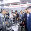 Triển lãm quy tụ hơn 350 gian hàng của 280 doanh nghiệp và tổ chức trong nước và quốc tế, trưng bày, giới thiệu sản phẩm, công nghệ mới trong ngành công nghiệp. (Ảnh: PV/Vietnam+)