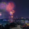 Màn pháo hoa nhân dịp năm mới tại khu vực hồ Hoàn Kiếm. (Ảnh: Phạm Tuấn Anh/TTXVN)