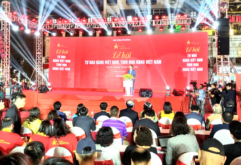 Thứ trưởng Đỗ Thắng Hải cho biết kết quả thực hiện Cuộc vận động “Người Việt Nam ưu tiên dùng hàng Việt Nam” Chương trình Nhận diện hàng Việt đã góp phần hoàn thành xuất sắc các chỉ tiêu kinh tế theo hướng kiềm chế lạm phát, ổn định kinh tế vĩ mô. (Ảnh: Đức Duy/Vietnam+)