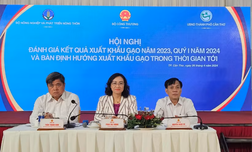 Hội nghị về xuất khẩu gạo do Bộ Công Thương phối hợp với tỉnh Cần Thơ tổ chức ngày 26/4. (Ảnh: PV/Vietnam+)