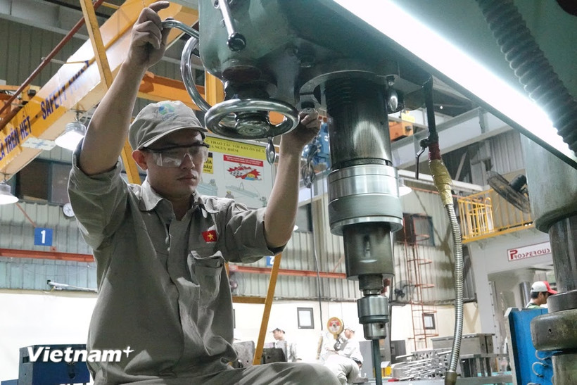 Doanh nghiệp đứng trước cơ hội mới khi Chính phủ đã mở rộng các ưu đãi về vốn, công nghệ, nhân lực và thị trường. (Ảnh: PV/Vietnam+)