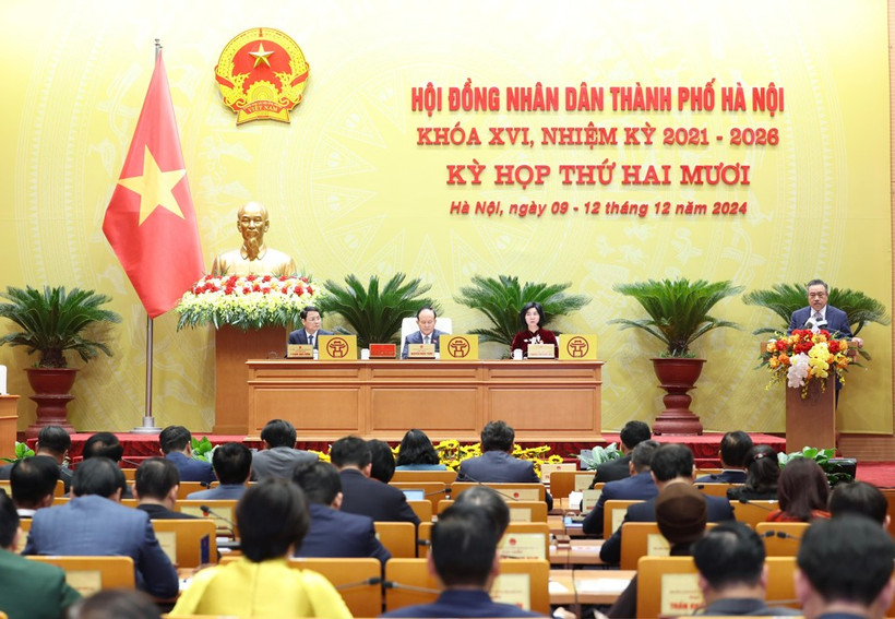 Ông Trần Sỹ Thanh phát biểu, giải trình tại Kỳ họp thứ Hai Mươi, Hội đồng Nhân dân thành phố Hà Nội. (Ảnh: hanoi)