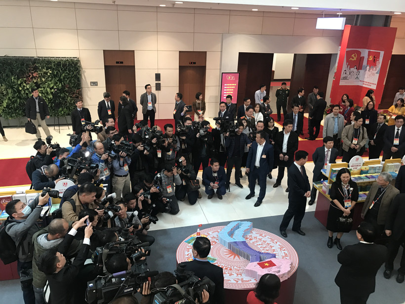 Gần 500 phóng viên trực tiếp tham gia đưa tin, viết bài tại Đại hội Đảng toàn quốc lần thứ XIII. (Ảnh: Xuân Quảng/Vietnam+)