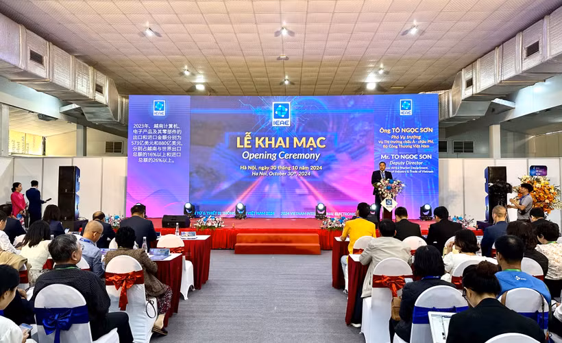 Triển lãm IEAE quy tụ những sản phẩm mới nhất, công nghệ tiên tiến nhất từ hơn 200 thương hiệu và nhà máy nghiên cứu, sản xuất. (Ảnh: Đức Duy/Vietnam+)
