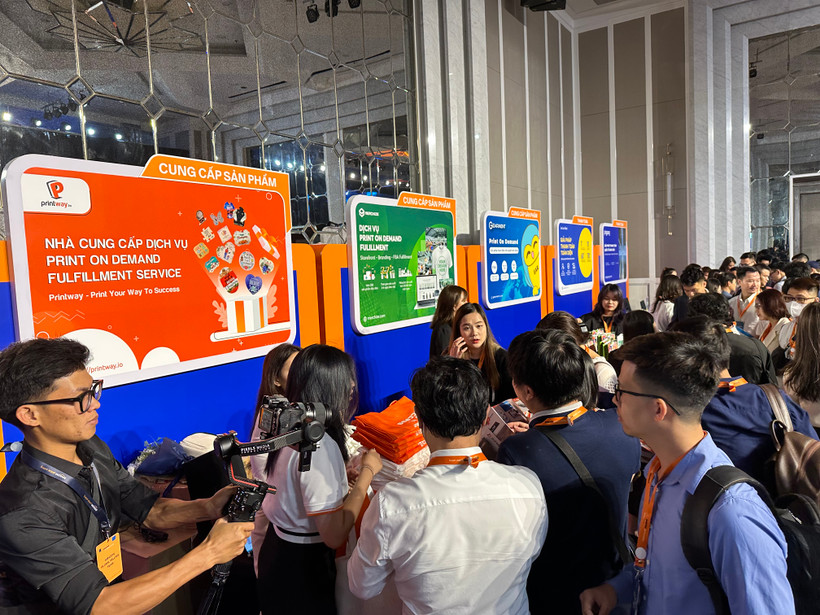 Việt Nam là quốc gia nằm trong top có tốc độ tăng trưởng cao nhất trong khu vực Đông Nam Á về mua sắm trực tuyến. (Ảnh: Đức Duy/Vietnam+)