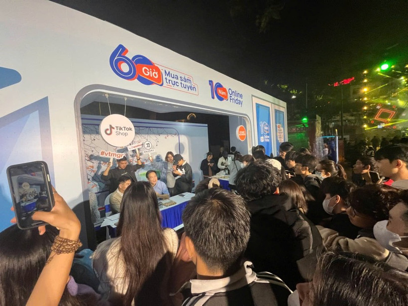 Online Friday năm nay sẽ tập trung vào việc mang đến cho người tiêu dùng những trải nghiệm hàng Việt trực tuyến với nhiều ưu đãi hấp dẫn. (Ảnh: PV/Vietnam+)