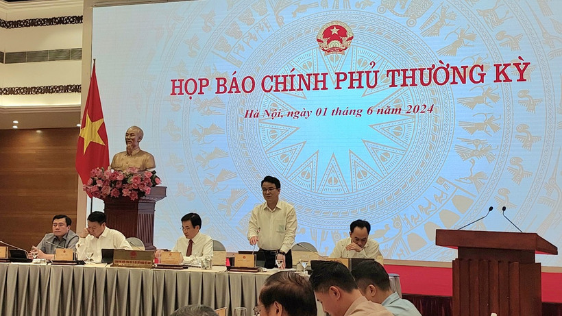 Thứ trưởng Trần Quốc Phương thông tin tại buổi họp báo do Văn phòng Chính phủ tổ chức chiều 1/6. (Ảnh: Đức Duy/Vietnam+)