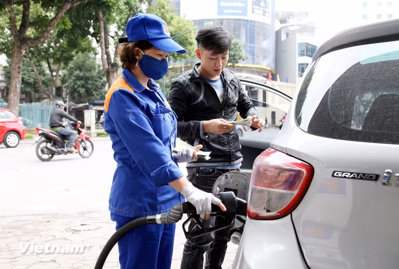 Một điểm bán xăng của Petrolimex tại Hà Nội. (Ảnh: Đức Duy/Vietnam+)