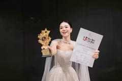 Lựa chọn tác phẩm “Solovey” (Chim họa mi) để dự thi, Anh Thư đã chinh phục khán giả bằng giọng hát trong trẻo, giàu cảm xúc đúng như hình tượng của loài chim họa mi. (Ảnh: CTV/Vietnam+)