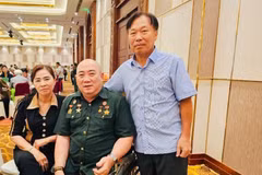 Thông qua sản phẩm âm nhạc này, Nhạc sỹ Lê Tự Minh (phải) mong muốn gửi lời tri ân tới các thương binh, bệnh binh, các anh hùng liệt sỹ và những người đã cống hiến cho độc lập, tự do của dân tộc. (Ảnh: NVCC)