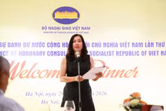 Thứ trưởng Bộ Ngoại giao Lê Thị Thu Hằng phát biểu tại tiệc chào mừng Hội nghị Lãnh sự danh dự Việt Nam lần thứ 2" tại Hà Nội. (Ảnh: BNG)