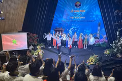 Chương trình “Trại hè Việt Nam 2025” với chủ đề “Cùng nhau viết tiếp câu chuyện hòa bình” quy tụ 110 thanh niên, sinh viên kiều bào đến từ 31 quốc gia và vùng lãnh thổ. (Ảnh: CTV/Vietnam+)